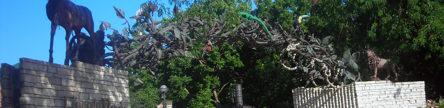 Lincoln Park Zoo entrance with animal sculptures.