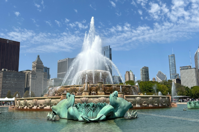 Buckingham Fountain spraying water with Chicago skyline in background.